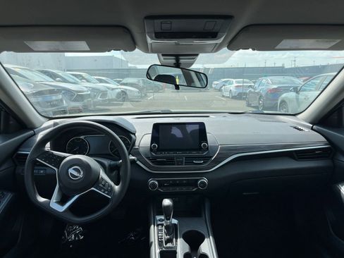 Used 2025 Nissan Altima 2.5 SV image 33