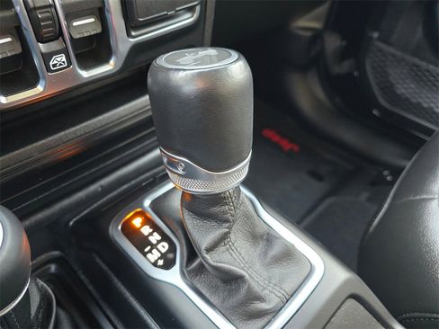 Used 2021 Jeep Wrangler Unlimited Sahara image 24