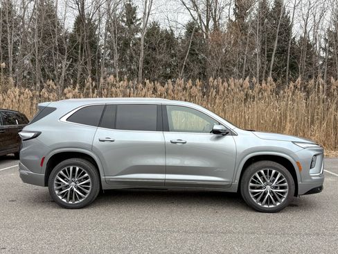 Used 2025 Buick Enclave Avenir w/ LPO, Floor Liner Package image 7