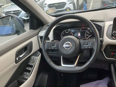 Used 2023 Nissan Rogue SV w/ SV Premium Package image 23