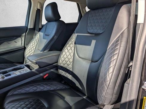 Used 2024 Ford Edge Titanium image 21