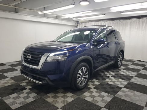 Used 2022 Nissan Pathfinder SL image 3