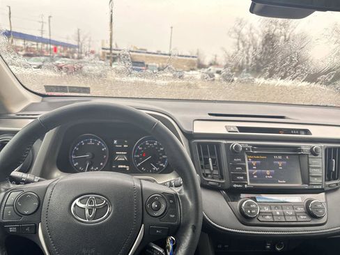 Used 2017 Toyota RAV4 XLE image 12