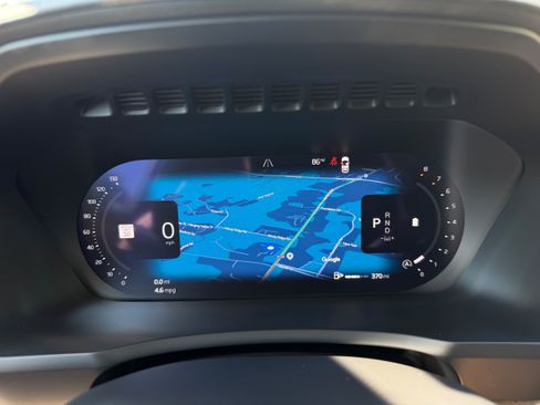 Certified 2025 Volvo XC90 B6 Plus AWD/4WD image 18