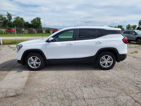 Used 2024 GMC Terrain SLE image 7
