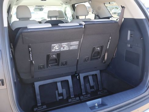 New 2026 Kia Carnival EX FWD image 8