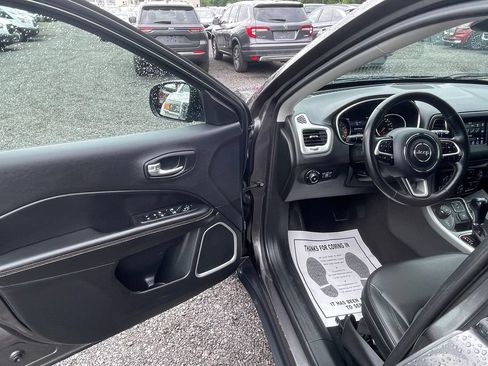 Used 2018 Jeep Compass Latitude w/ Popular Equipment Group AWD/4WD image 10