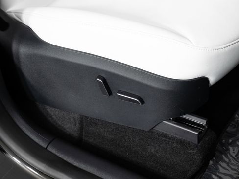 Used 2023 Tesla Model Y Long Range image 29