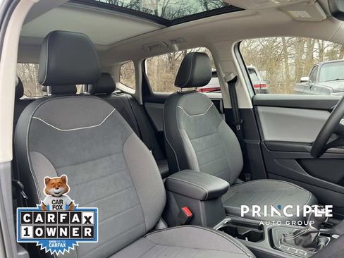 Used 2023 Volkswagen Taos SE w/ Panoramic Sunroof Package image 31