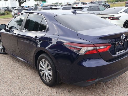 Used 2022 Toyota Camry LE FWD image 5