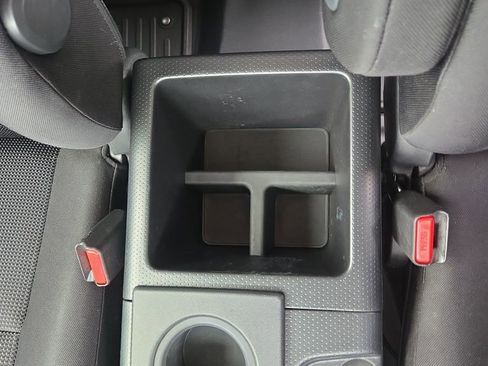 Used 2014 Toyota FJ Cruiser 2WD image 38