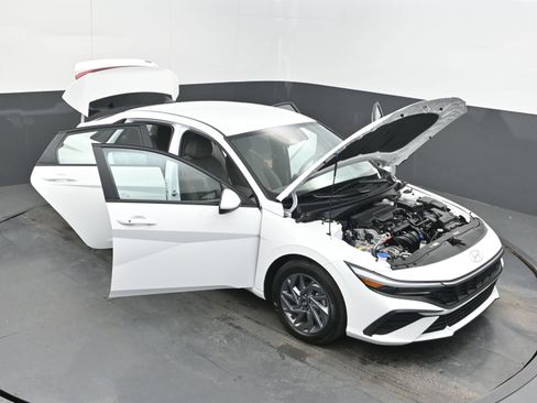 Used 2024 Hyundai Elantra SEL image 51