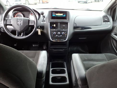 Used 2015 Dodge Grand Caravan SE image 8