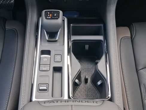 New 2026 Nissan Pathfinder Platinum FWD image 6
