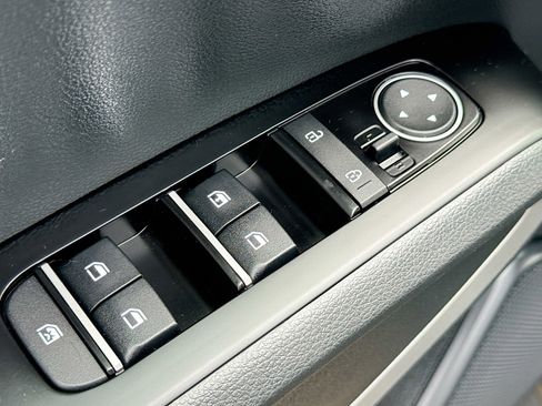 Used 2025 Kia Soul LX w/ LX Technology Package image 8