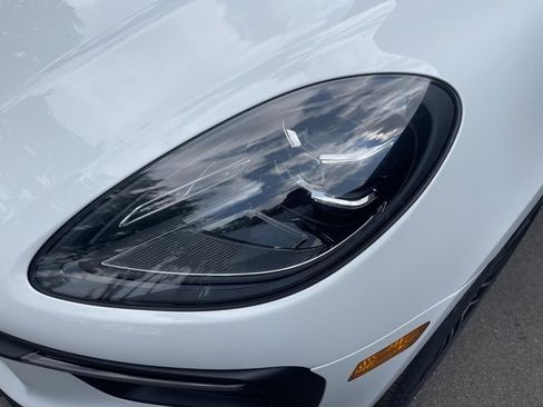 Certified 2025 Porsche Macan AWD/4WD image 16