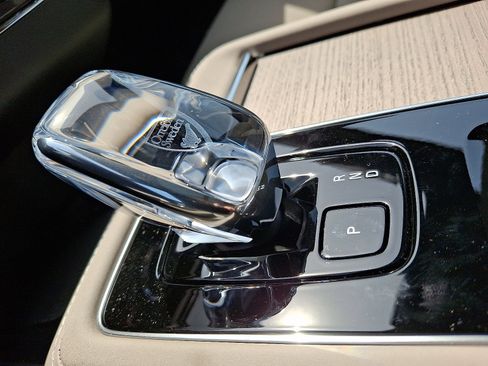 New 2025 Volvo XC90 B6 Core w/ Climate Package image 12