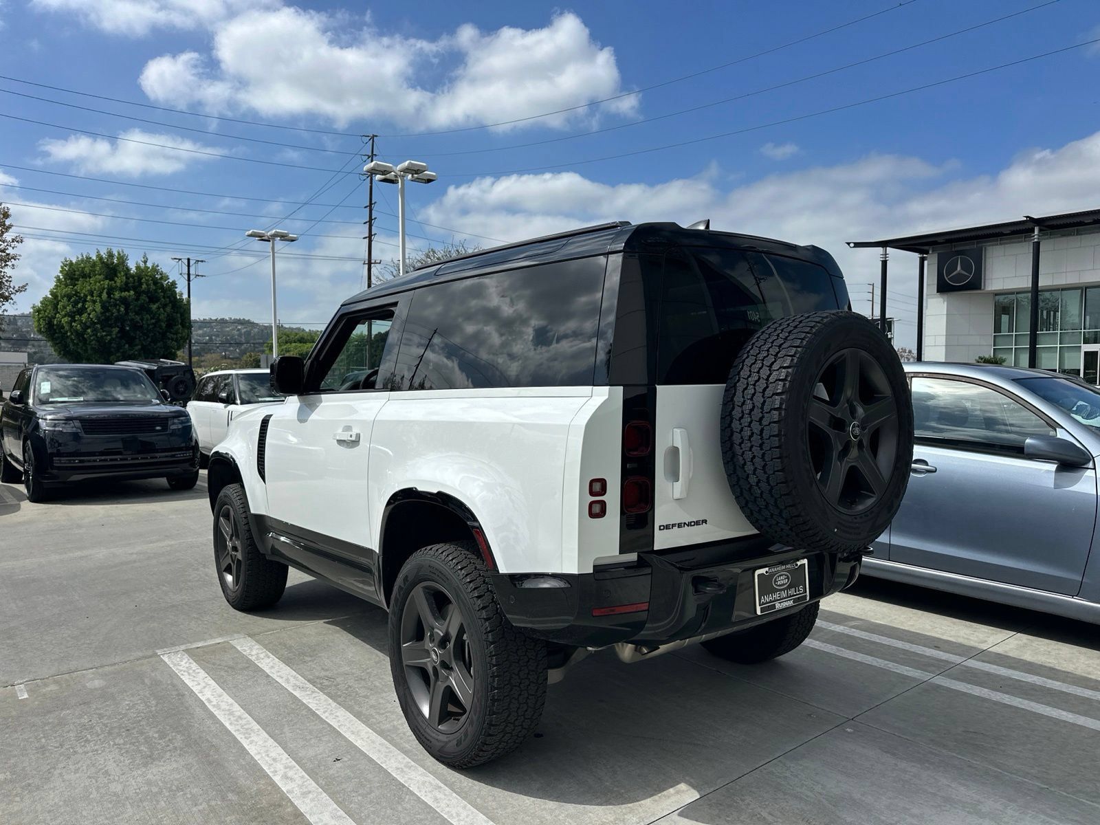 Used 2024 Land Rover Defender 90 X-Dynamic SE AWD/4WD image 4