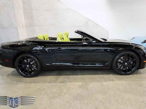 Used 2021 Bentley Continental GT image 2