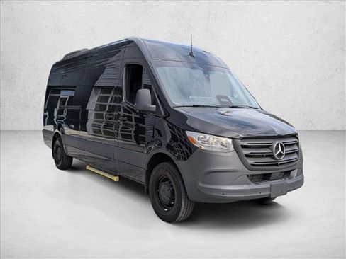 Used 2025 Mercedes-Benz Sprinter 2500 image 3
