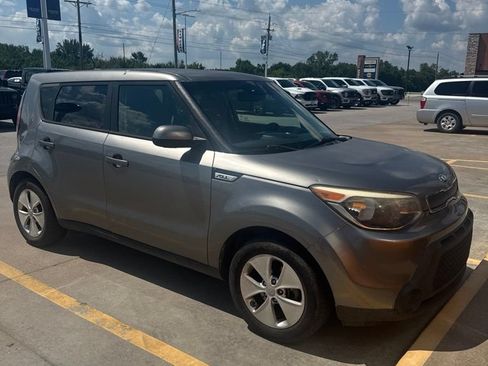 Used 2016 Kia Soul FWD image 2