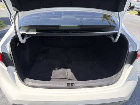Used 2022 Toyota Corolla LE FWD image 35