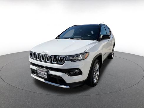 Used 2025 Jeep Compass Limited image 7