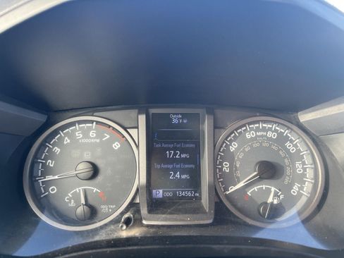 Used 2016 Toyota Tacoma TRD Sport image 15