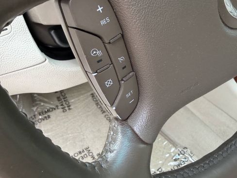 Used 2006 Cadillac DTS w/ Trunk Convenience Package FWD image 19