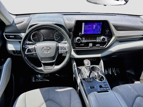 Used 2023 Toyota Highlander LE FWD image 21