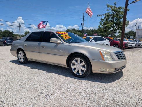Used 2009 Cadillac DTS FWD image 3