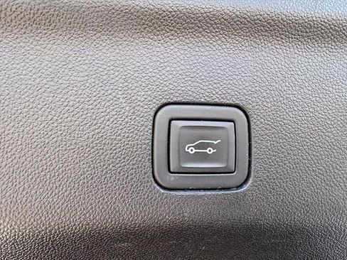 Used 2024 Chevrolet Suburban LT image 10