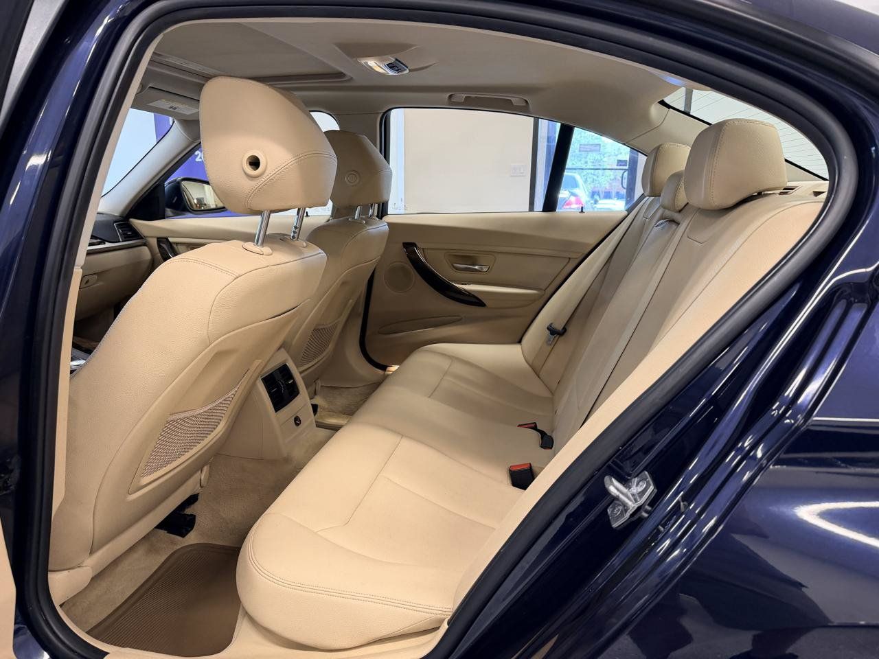 Used 2016 BMW 320i xDrive Sedan AWD/4WD image 17