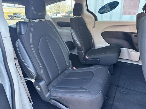 Used 2024 Chrysler Voyager LX image 13