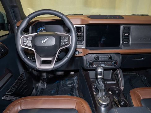 Used 2024 Ford Bronco Outer Banks image 7