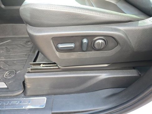 Used 2023 GMC Sierra 2500 Denali w/ Denali Ultimate Package image 18