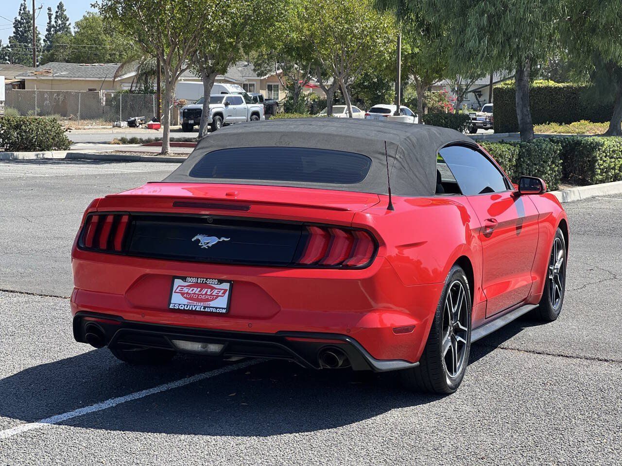 Used 2018 Ford Mustang Premium RWD image 3