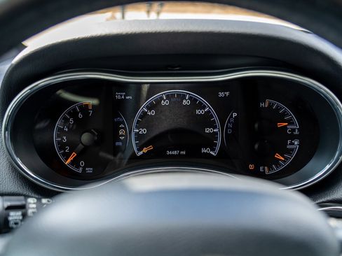 Used 2020 Jeep Grand Cherokee Limited w/ Luxury Group II image 28