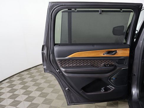 Used 2021 Jeep Grand Cherokee L Summit image 27