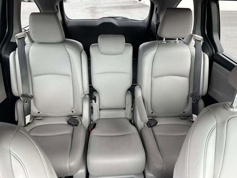 Used 2023 Honda Odyssey Touring image 12