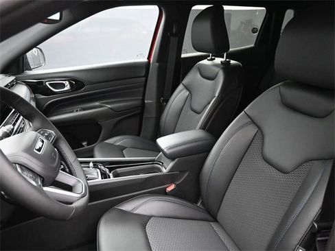 New 2026 Jeep Compass Latitude image 13