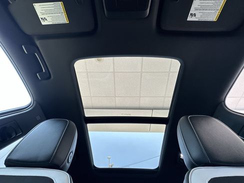 Certified 2024 Chevrolet Blazer EV LT AWD/4WD image 18