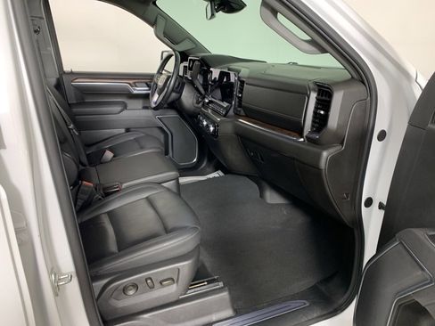 Used 2025 GMC Sierra 1500 SLT image 40