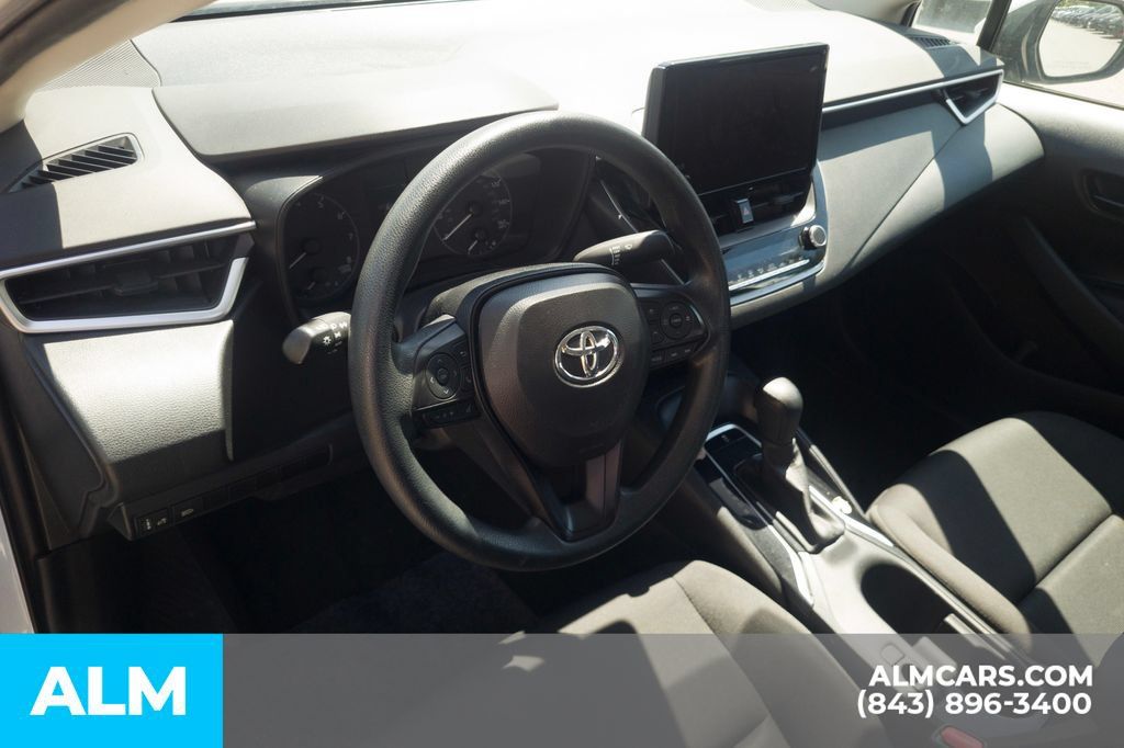 Used 2024 Toyota Corolla LE FWD image 5