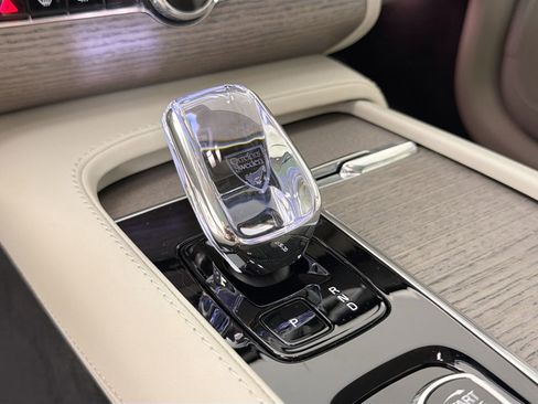 Certified 2024 Volvo XC90 B6 Ultimate w/ Protection Package Premier AWD/4WD image 16