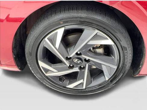 Used 2025 Hyundai Elantra SEL FWD image 14