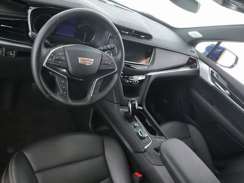 Used 2025 Cadillac XT5 Premium Luxury image 17