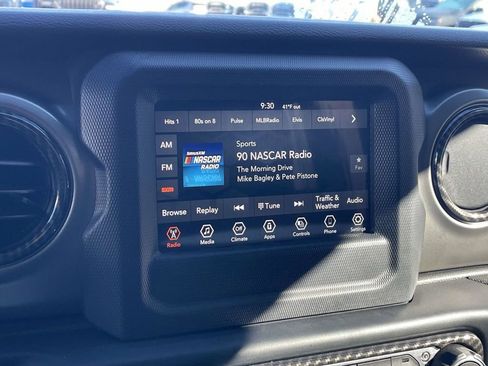 Certified 2023 Jeep Gladiator Sport image 37