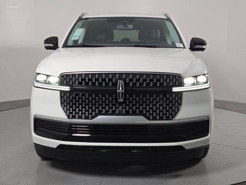 New 2026 Lincoln Navigator Premiere AWD/4WD image 10