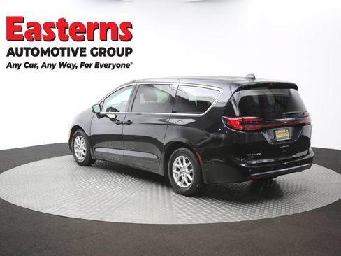 Used 2023 Chrysler Pacifica Touring-L FWD image 66